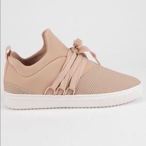 Steve Madden Lancer Sneaker in Blush